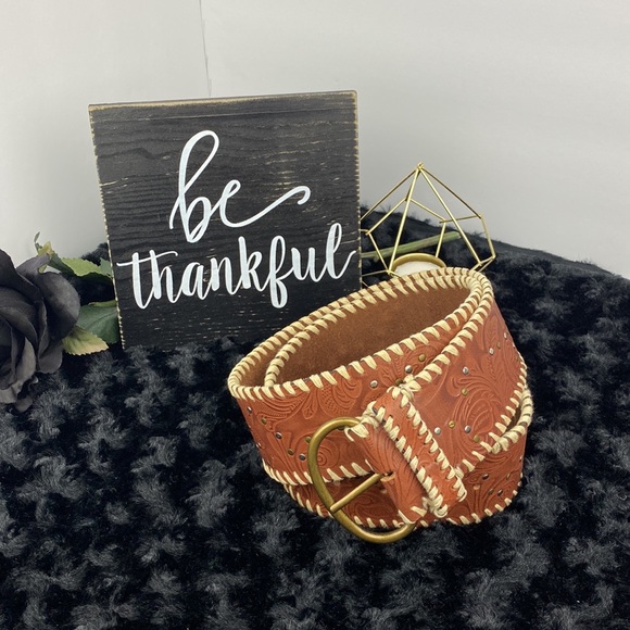 Brown Leather Floral Belt - Picture 2 of 12